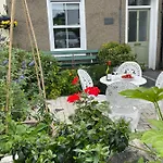 The Stopping Point Stylish Coastal Retreat Near Cartmel & District Дом отдыха Flookburgh