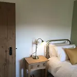 Дом отдыха The Stopping Point Stylish Coastal Retreat Near Cartmel & District