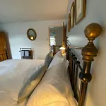 Дом отдыха The Stopping Point Stylish Coastal Retreat Near Cartmel & District Flookburgh