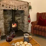 Dom wakacyjny The Stopping Point Stylish Coastal Retreat Near Cartmel & District *